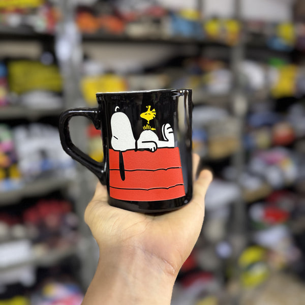 MUG TALLADO SNOOPY TECHO