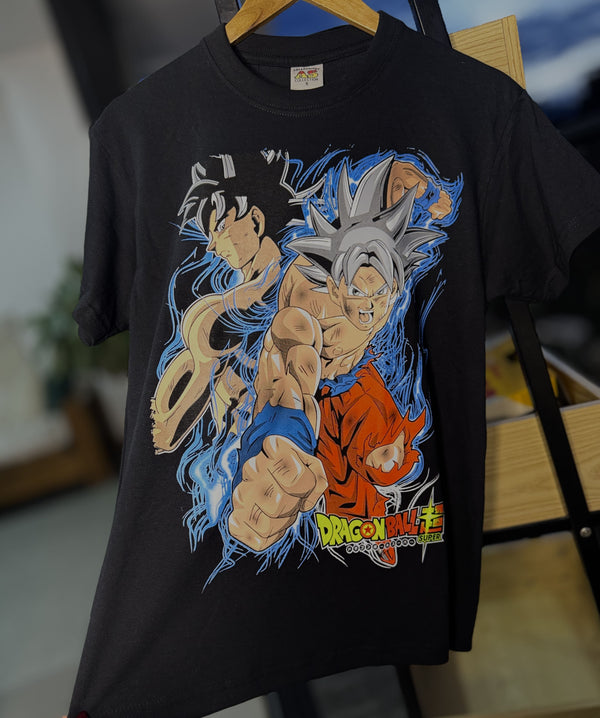 Camiseta Goku ataque (unisex)
