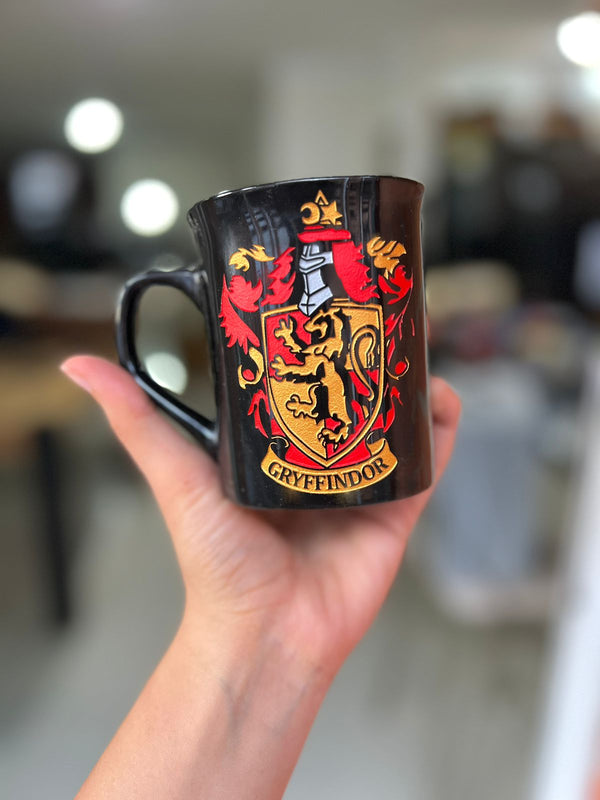 MUG TALLADO GRYFFINDOR