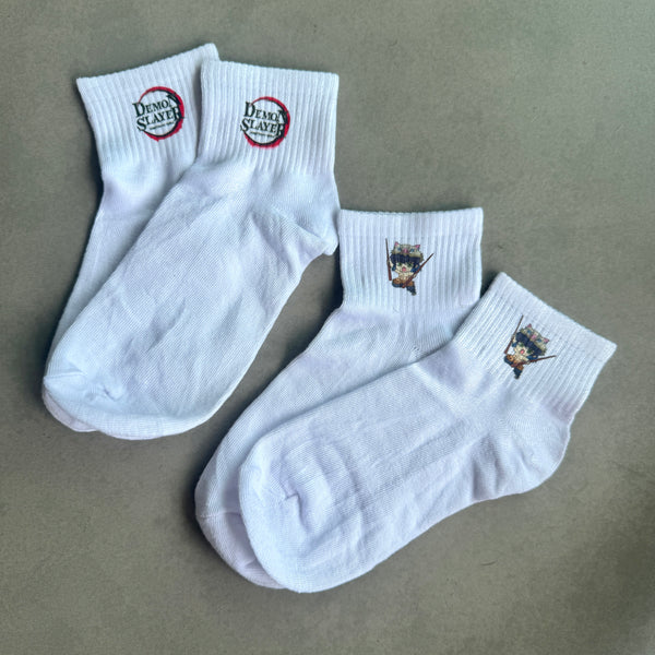 2 pares de medias, Inosuke y logo