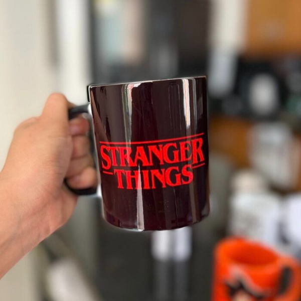 MUG STRANGER THINGS NEGRO